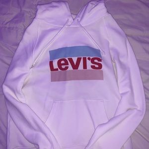 white levi’s hoodie